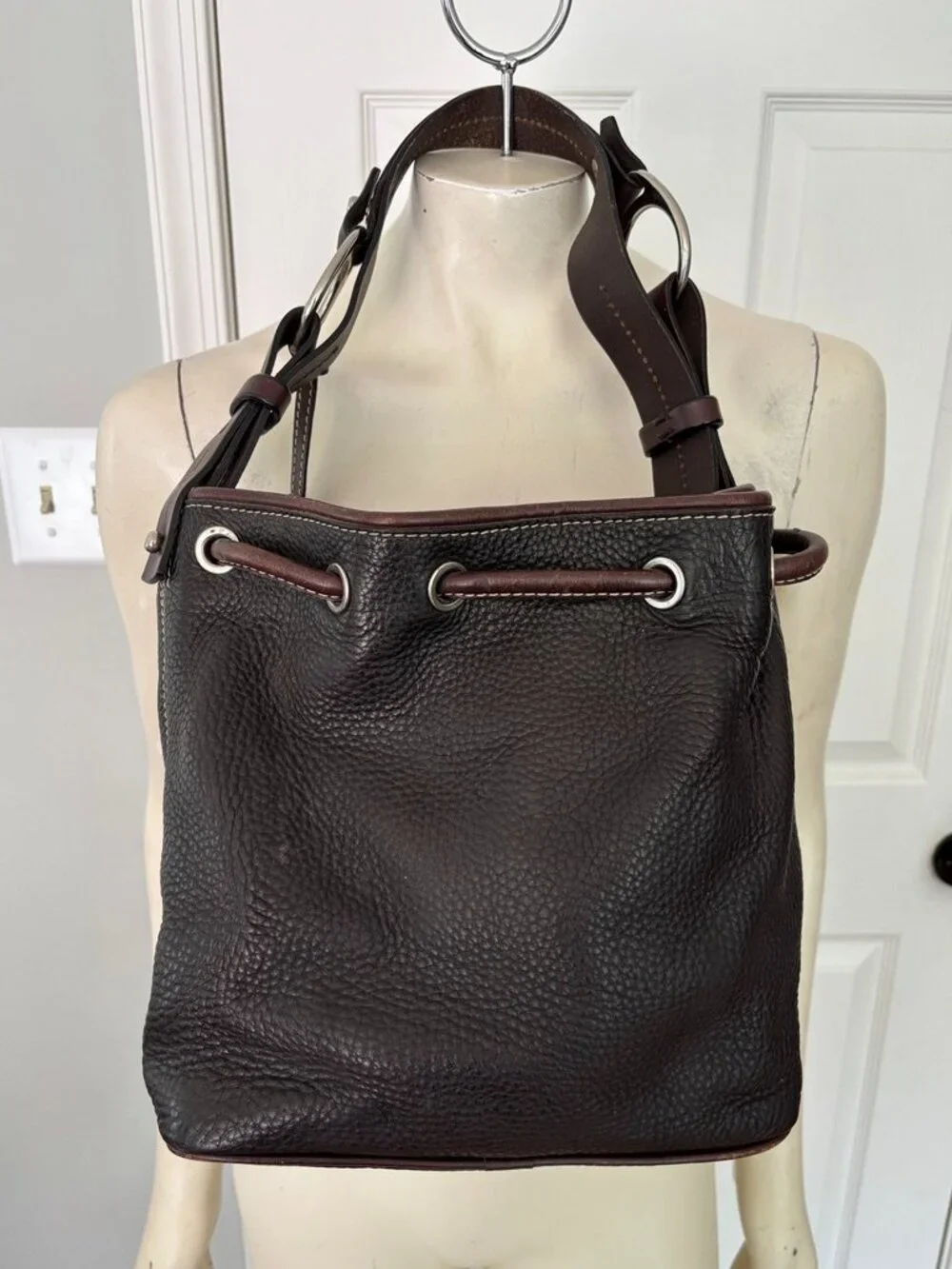 VTG DOONEY & BOURKE Drawstring Bucket Bag in Dark Brown Leather